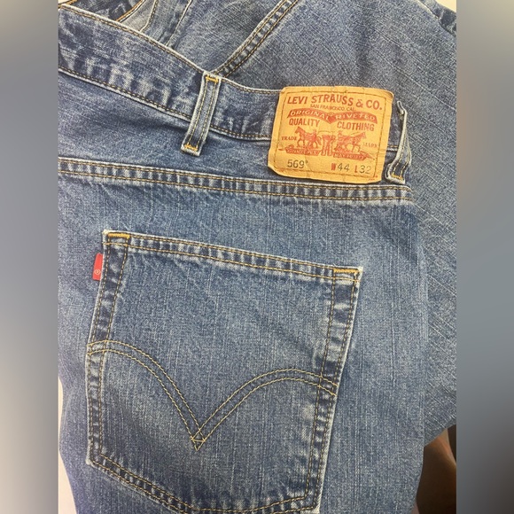 Levis 569, lightly loved, W44 L32 loose straight fit - Picture 2 of 4